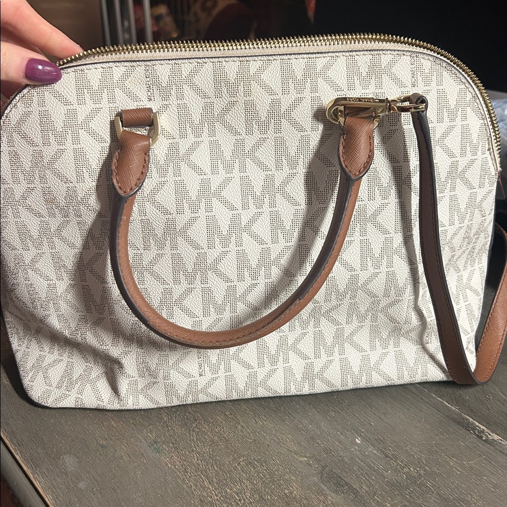 Michael Kors Cindy large dome satchel in the signature logo vanilla print canvas - Picture 3 of 8